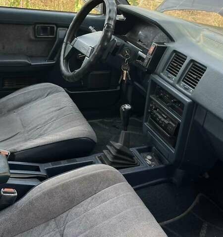 Синий Ниссан Блюберд, объемом двигателя 1.6 л и пробегом 327 тыс. км за 1250 $, фото 6 на Automoto.ua