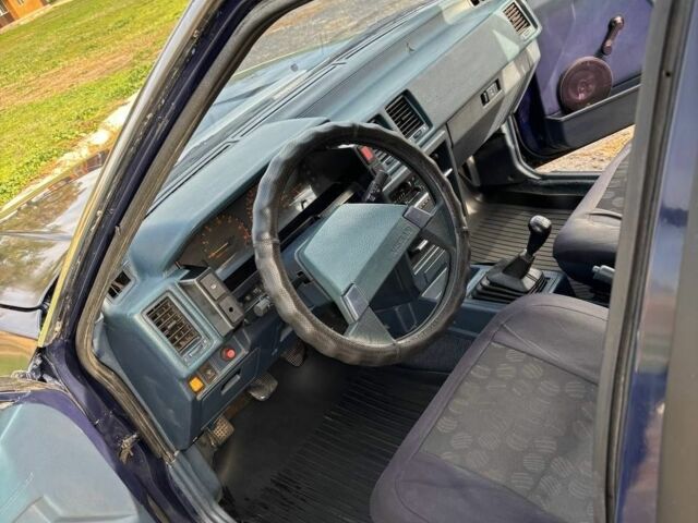 Синий Ниссан Блюберд, объемом двигателя 2 л и пробегом 413 тыс. км за 2200 $, фото 14 на Automoto.ua