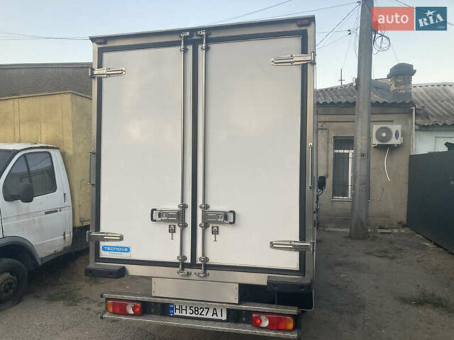 Белый Ниссан Кабстар, объемом двигателя 2.95 л и пробегом 84 тыс. км за 27000 $, фото 6 на Automoto.ua