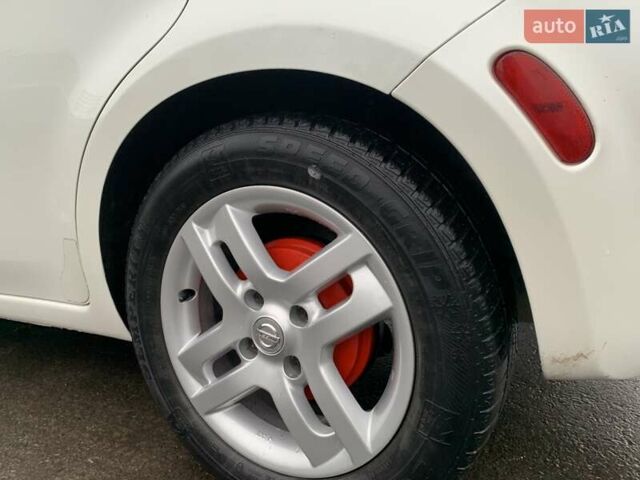 Белый Ниссан Куб, объемом двигателя 1.8 л и пробегом 195 тыс. км за 6000 $, фото 8 на Automoto.ua