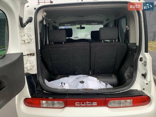 Белый Ниссан Куб, объемом двигателя 1.8 л и пробегом 195 тыс. км за 6000 $, фото 21 на Automoto.ua