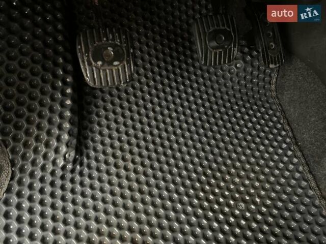 Белый Ниссан Куб, объемом двигателя 1.8 л и пробегом 195 тыс. км за 6000 $, фото 9 на Automoto.ua