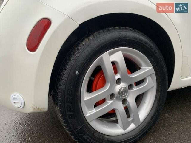 Белый Ниссан Куб, объемом двигателя 1.8 л и пробегом 195 тыс. км за 6000 $, фото 7 на Automoto.ua
