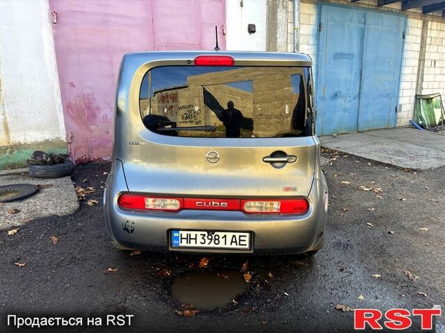Серый Ниссан Куб, объемом двигателя 1.8 л и пробегом 300 тыс. км за 4700 $, фото 2 на Automoto.ua