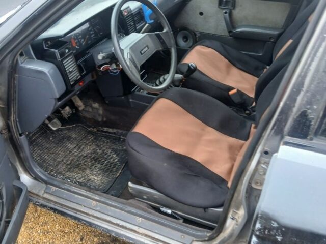 Серый Ниссан Куб, объемом двигателя 1.3 л и пробегом 400 тыс. км за 1700 $, фото 3 на Automoto.ua