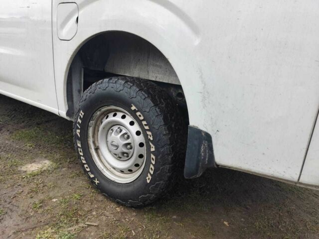 Белый Ниссан Другая, объемом двигателя 4 л и пробегом 128 тыс. км за 27000 $, фото 3 на Automoto.ua