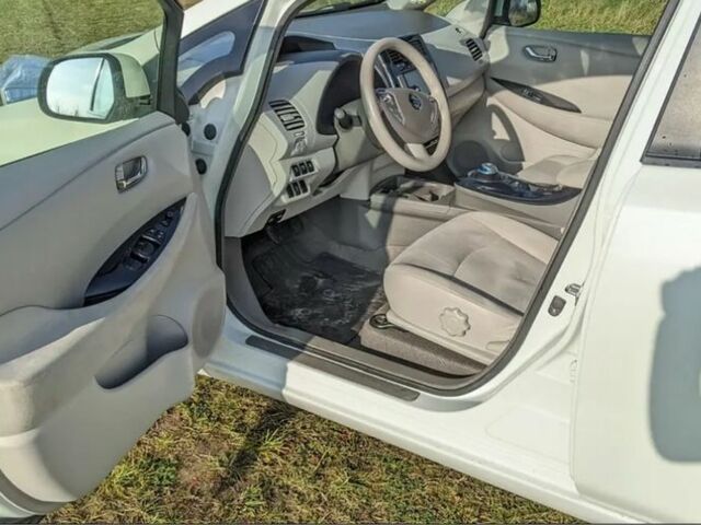 Белый Ниссан Другая, объемом двигателя 0 л и пробегом 125 тыс. км за 5499 $, фото 4 на Automoto.ua