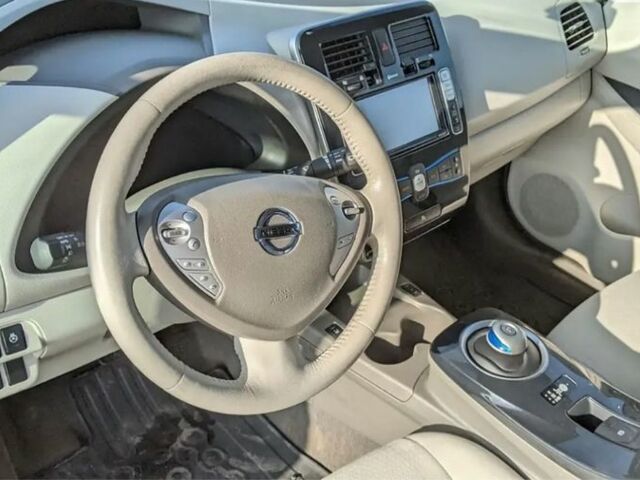 Белый Ниссан Другая, объемом двигателя 0 л и пробегом 125 тыс. км за 5499 $, фото 1 на Automoto.ua