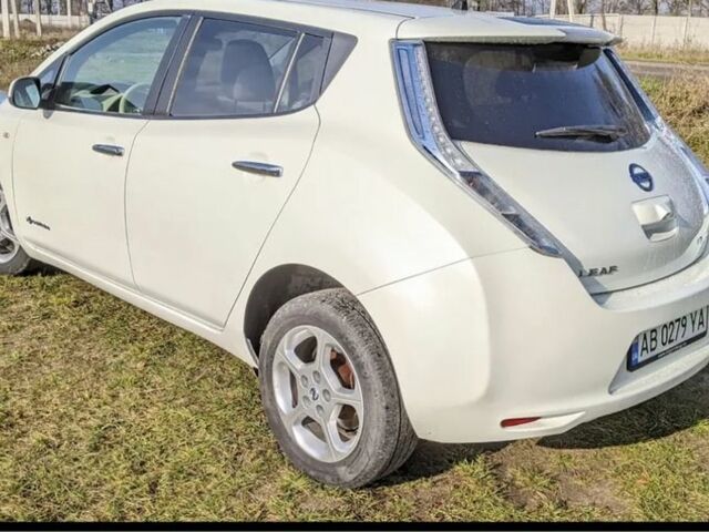 Белый Ниссан Другая, объемом двигателя 0 л и пробегом 125 тыс. км за 5499 $, фото 3 на Automoto.ua