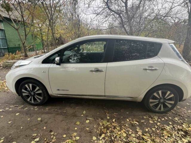 Білий Ніссан Інша, об'ємом двигуна 0 л та пробігом 155 тис. км за 10500 $, фото 2 на Automoto.ua