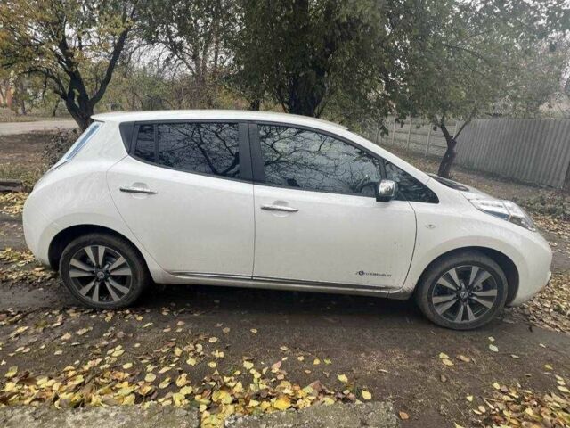 Білий Ніссан Інша, об'ємом двигуна 0 л та пробігом 155 тис. км за 10500 $, фото 5 на Automoto.ua