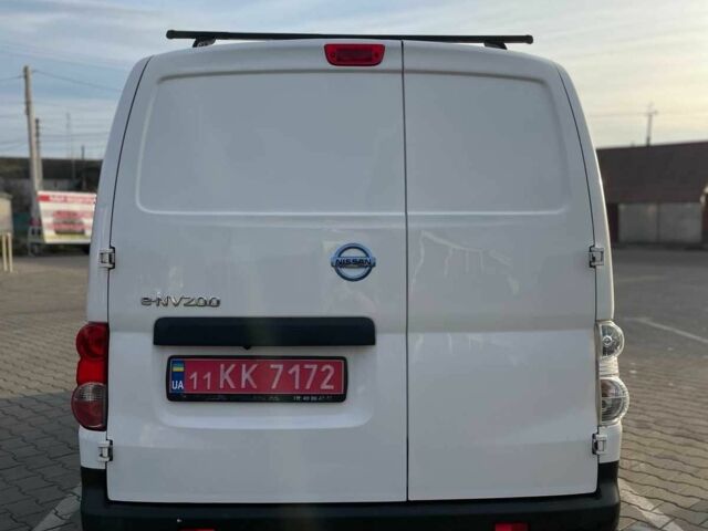 Білий Ніссан Інша, об'ємом двигуна 0 л та пробігом 126 тис. км за 8200 $, фото 6 на Automoto.ua