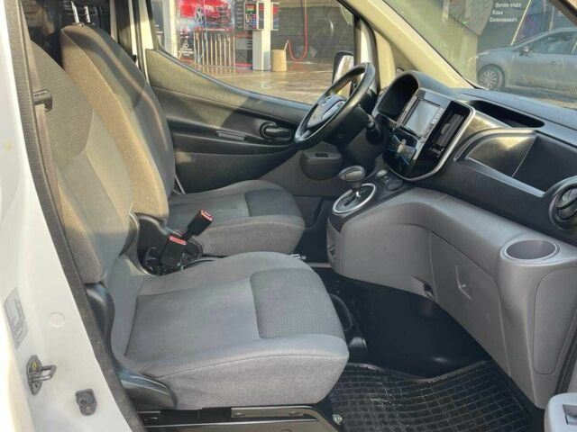 Білий Ніссан Інша, об'ємом двигуна 0 л та пробігом 126 тис. км за 8200 $, фото 17 на Automoto.ua