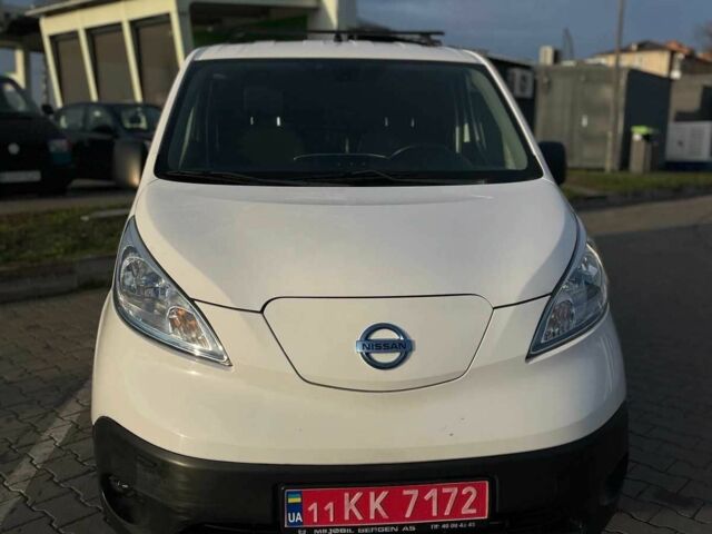 Білий Ніссан Інша, об'ємом двигуна 0 л та пробігом 126 тис. км за 8200 $, фото 1 на Automoto.ua