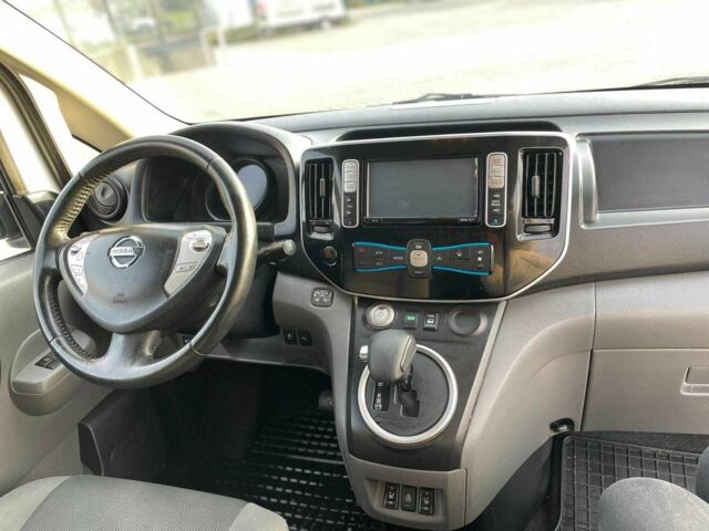 Білий Ніссан Інша, об'ємом двигуна 0 л та пробігом 126 тис. км за 8200 $, фото 12 на Automoto.ua