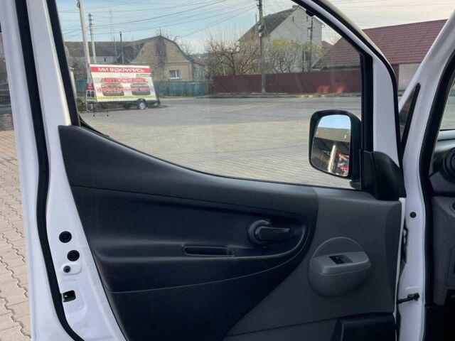 Білий Ніссан Інша, об'ємом двигуна 0 л та пробігом 126 тис. км за 8200 $, фото 7 на Automoto.ua