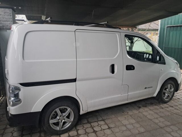 Білий Ніссан Інша, об'ємом двигуна 0 л та пробігом 29 тис. км за 16500 $, фото 3 на Automoto.ua