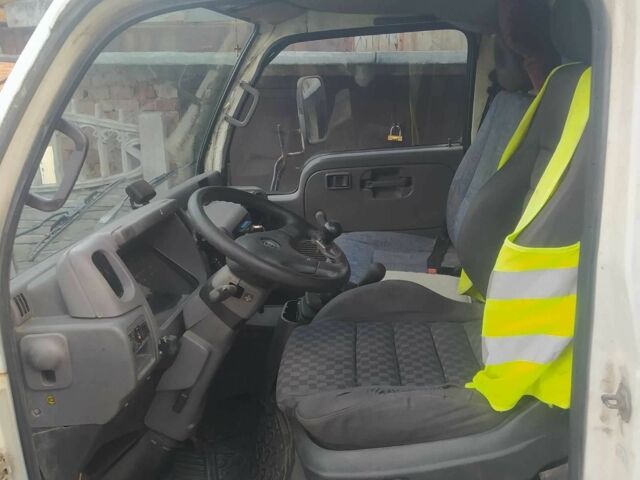 Білий Ніссан Інша, об'ємом двигуна 3 л та пробігом 200 тис. км за 2700 $, фото 1 на Automoto.ua