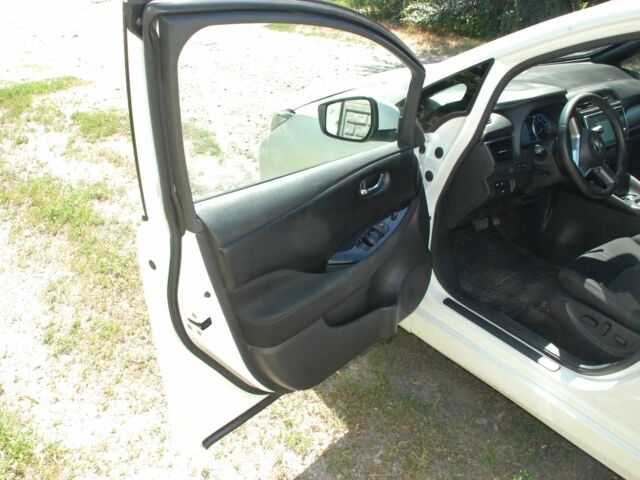 Білий Ніссан Інша, об'ємом двигуна 0 л та пробігом 243 тис. км за 9000 $, фото 4 на Automoto.ua