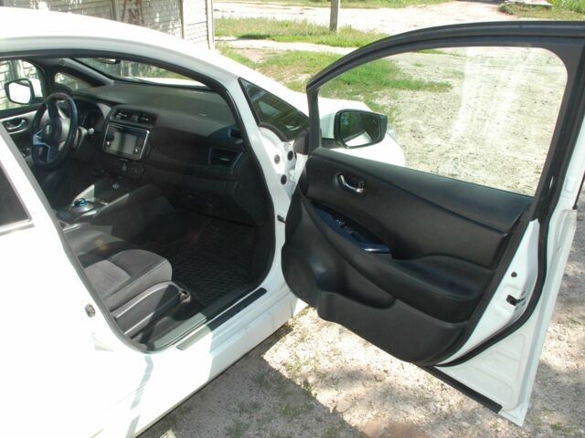 Білий Ніссан Інша, об'ємом двигуна 0 л та пробігом 243 тис. км за 9000 $, фото 5 на Automoto.ua