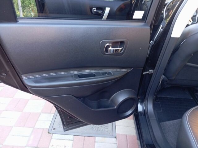 Черный Ниссан Другая, объемом двигателя 0 л и пробегом 250 тыс. км за 12500 $, фото 5 на Automoto.ua