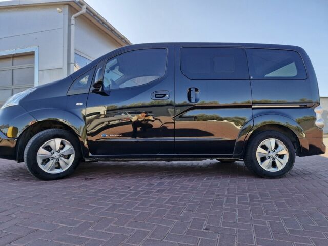 Черный Ниссан Другая, объемом двигателя 0 л и пробегом 145 тыс. км за 9999 $, фото 6 на Automoto.ua