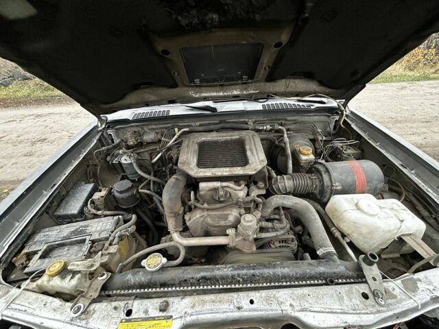 Черный Ниссан Другая, объемом двигателя 2.5 л и пробегом 320 тыс. км за 3933 $, фото 8 на Automoto.ua