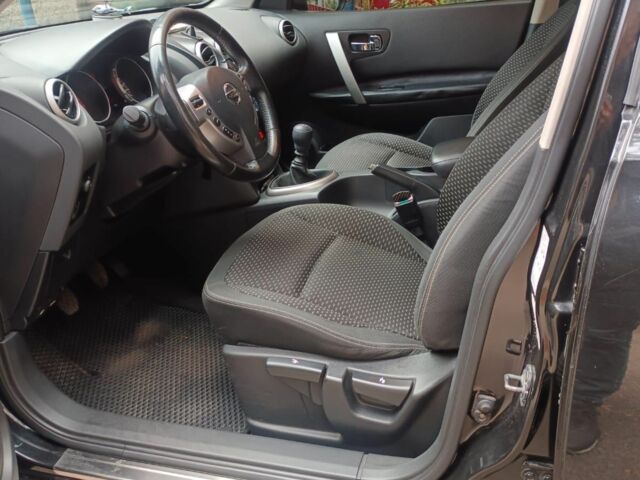 Чорний Ніссан Інша, об'ємом двигуна 1.5 л та пробігом 250 тис. км за 9000 $, фото 1 на Automoto.ua