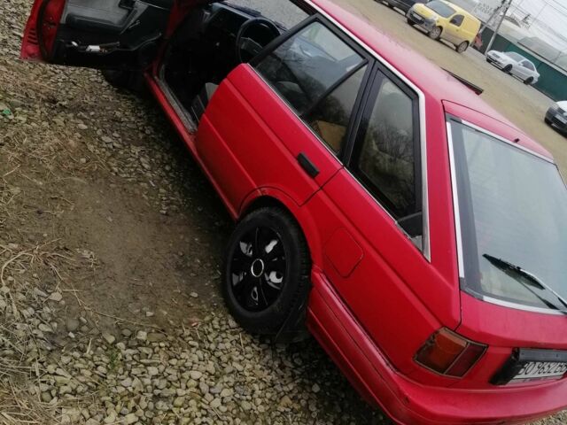 Червоний Ніссан Інша, об'ємом двигуна 1.6 л та пробігом 278 тис. км за 1100 $, фото 2 на Automoto.ua