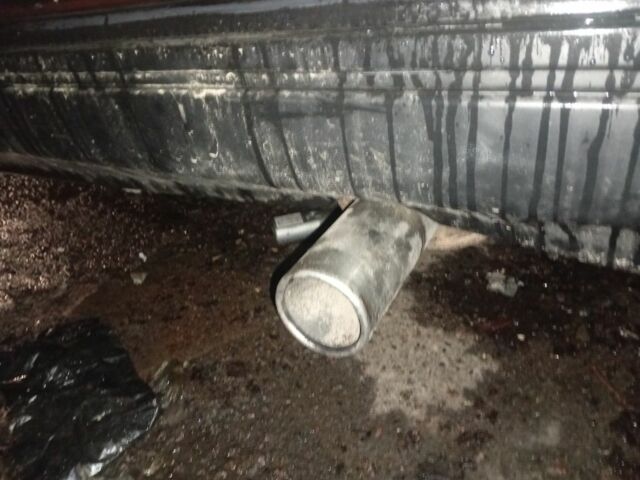 Красный Ниссан Другая, объемом двигателя 5 л и пробегом 434 тыс. км за 593 $, фото 4 на Automoto.ua