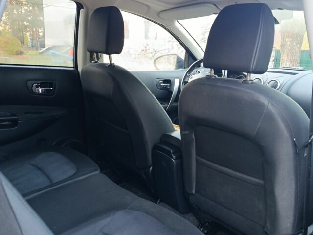 Красный Ниссан Другая, объемом двигателя 1.6 л и пробегом 244 тыс. км за 11250 $, фото 1 на Automoto.ua