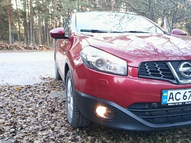 Красный Ниссан Другая, объемом двигателя 1.6 л и пробегом 244 тыс. км за 11250 $, фото 4 на Automoto.ua