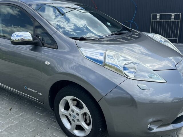 Серый Ниссан Другая, объемом двигателя 0 л и пробегом 195 тыс. км за 7000 $, фото 2 на Automoto.ua