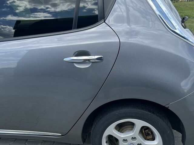 Серый Ниссан Другая, объемом двигателя 0 л и пробегом 195 тыс. км за 7000 $, фото 6 на Automoto.ua