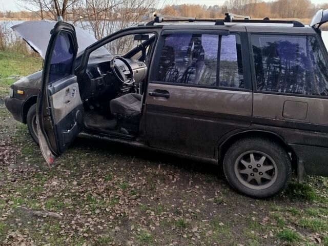 Серый Ниссан Другая, объемом двигателя 2 л и пробегом 544 тыс. км за 1600 $, фото 1 на Automoto.ua