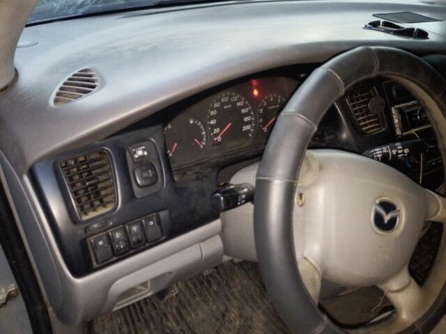 Сірий Ніссан Інша, об'ємом двигуна 2 л та пробігом 320 тис. км за 2300 $, фото 1 на Automoto.ua