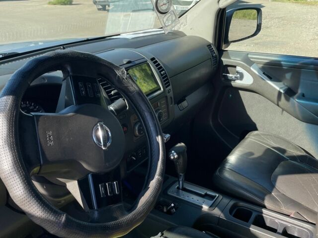 Сірий Ніссан Інша, об'ємом двигуна 2.5 л та пробігом 359 тис. км за 10800 $, фото 3 на Automoto.ua