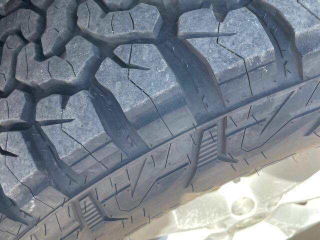 Сірий Ніссан Інша, об'ємом двигуна 2.5 л та пробігом 359 тис. км за 10800 $, фото 2 на Automoto.ua