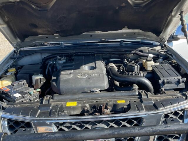 Сірий Ніссан Інша, об'ємом двигуна 2.5 л та пробігом 359 тис. км за 10800 $, фото 1 на Automoto.ua