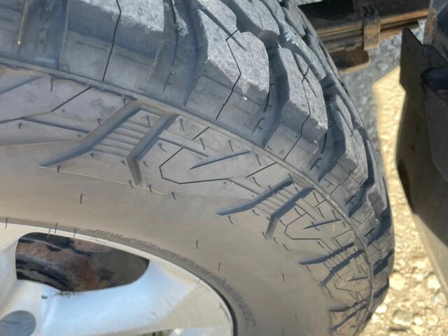 Сірий Ніссан Інша, об'ємом двигуна 2.5 л та пробігом 359 тис. км за 10800 $, фото 5 на Automoto.ua