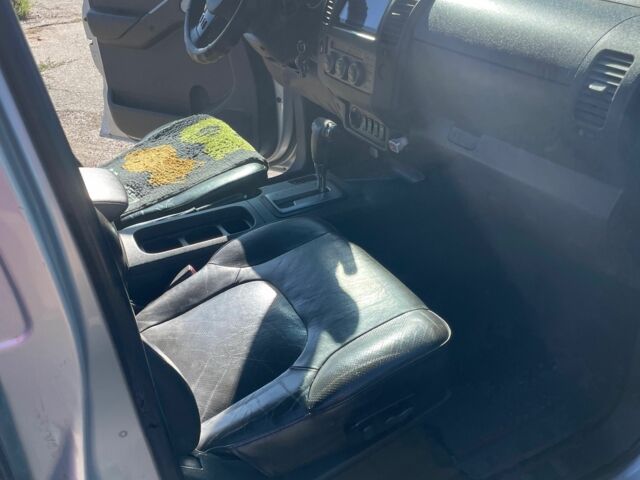 Сірий Ніссан Інша, об'ємом двигуна 2.5 л та пробігом 359 тис. км за 10800 $, фото 8 на Automoto.ua