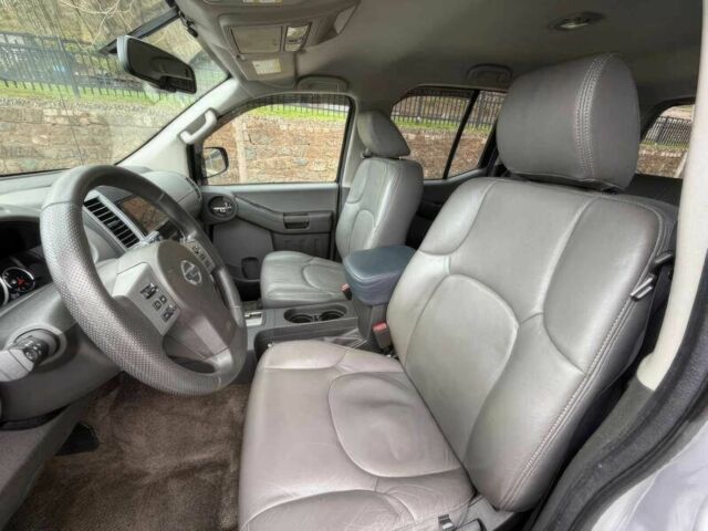 Серый Ниссан Другая, объемом двигателя 4 л и пробегом 77 тыс. км за 12000 $, фото 7 на Automoto.ua