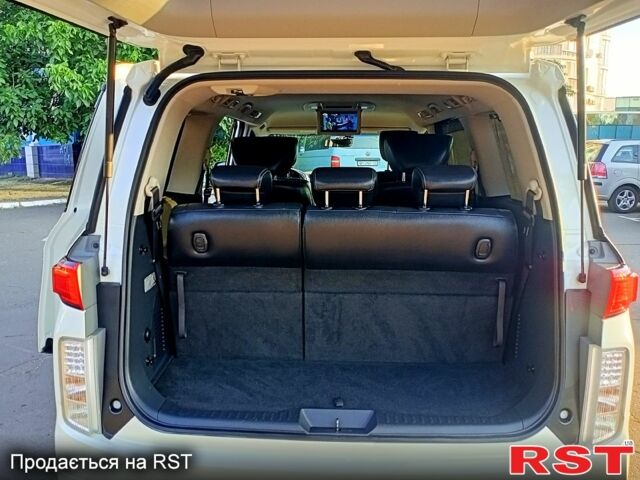 Білий Ніссан Ельгранд, об'ємом двигуна 2.5 л та пробігом 90 тис. км за 16900 $, фото 13 на Automoto.ua