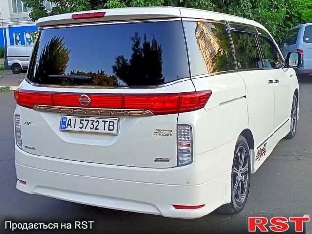 Білий Ніссан Ельгранд, об'ємом двигуна 2.5 л та пробігом 90 тис. км за 16900 $, фото 5 на Automoto.ua