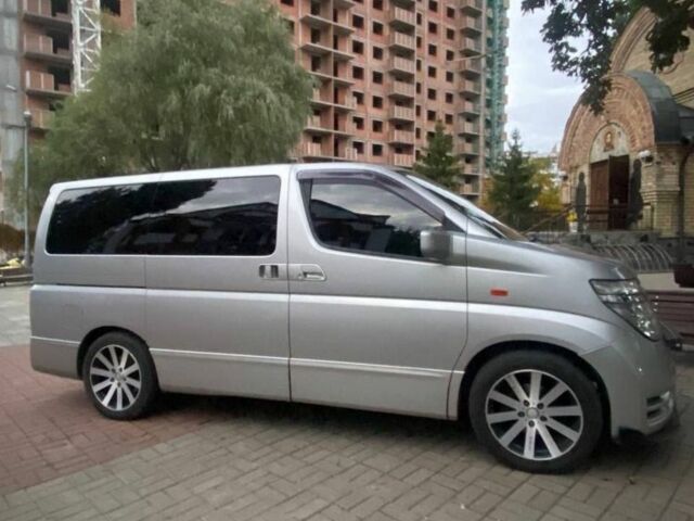 Сірий Ніссан Ельгранд, об'ємом двигуна 0 л та пробігом 199 тис. км за 9000 $, фото 1 на Automoto.ua