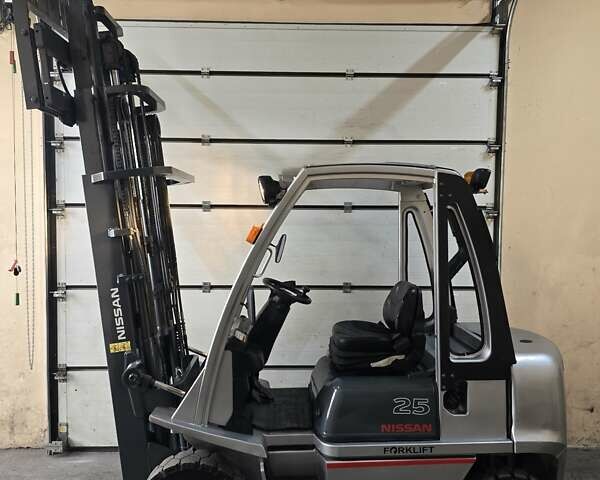 Сірий Ніссан ФД, об'ємом двигуна 3.2 л та пробігом 0 тис. км за 14658 $, фото 8 на Automoto.ua