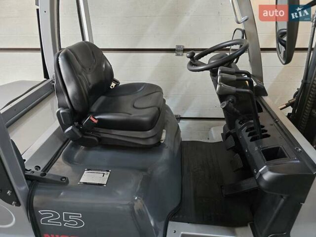 Сірий Ніссан ФД, об'ємом двигуна 3.2 л та пробігом 0 тис. км за 14658 $, фото 20 на Automoto.ua