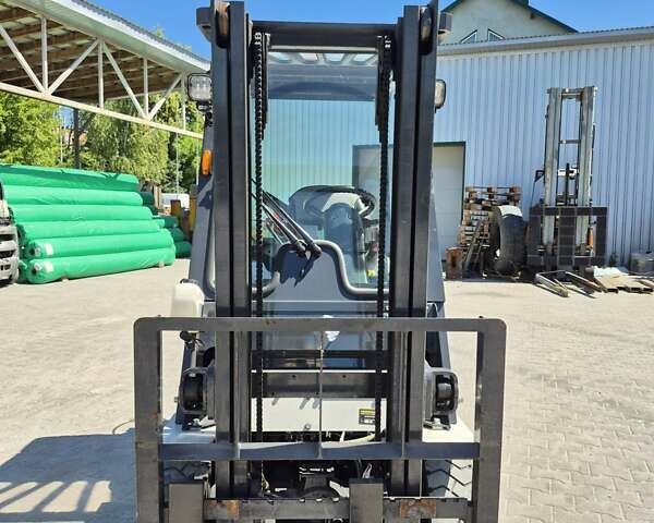 Белый Ниссан ФГ, объемом двигателя 2.1 л и пробегом 135 тыс. км за 9200 $, фото 3 на Automoto.ua