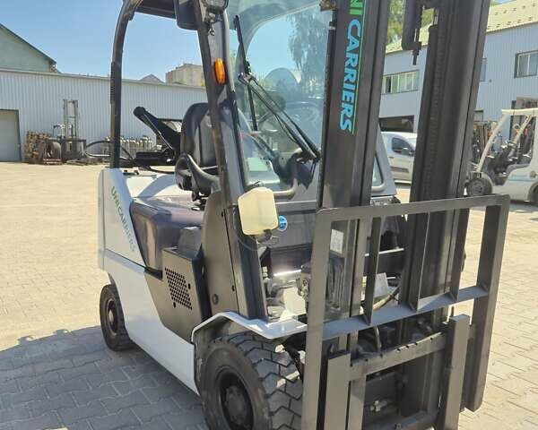 Белый Ниссан ФГ, объемом двигателя 2.1 л и пробегом 135 тыс. км за 9200 $, фото 2 на Automoto.ua