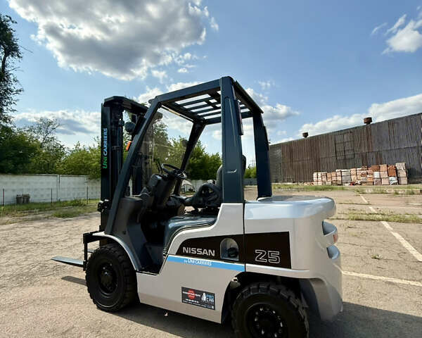 Серый Ниссан ФГ, объемом двигателя 0 л и пробегом 7 тыс. км за 14200 $, фото 7 на Automoto.ua